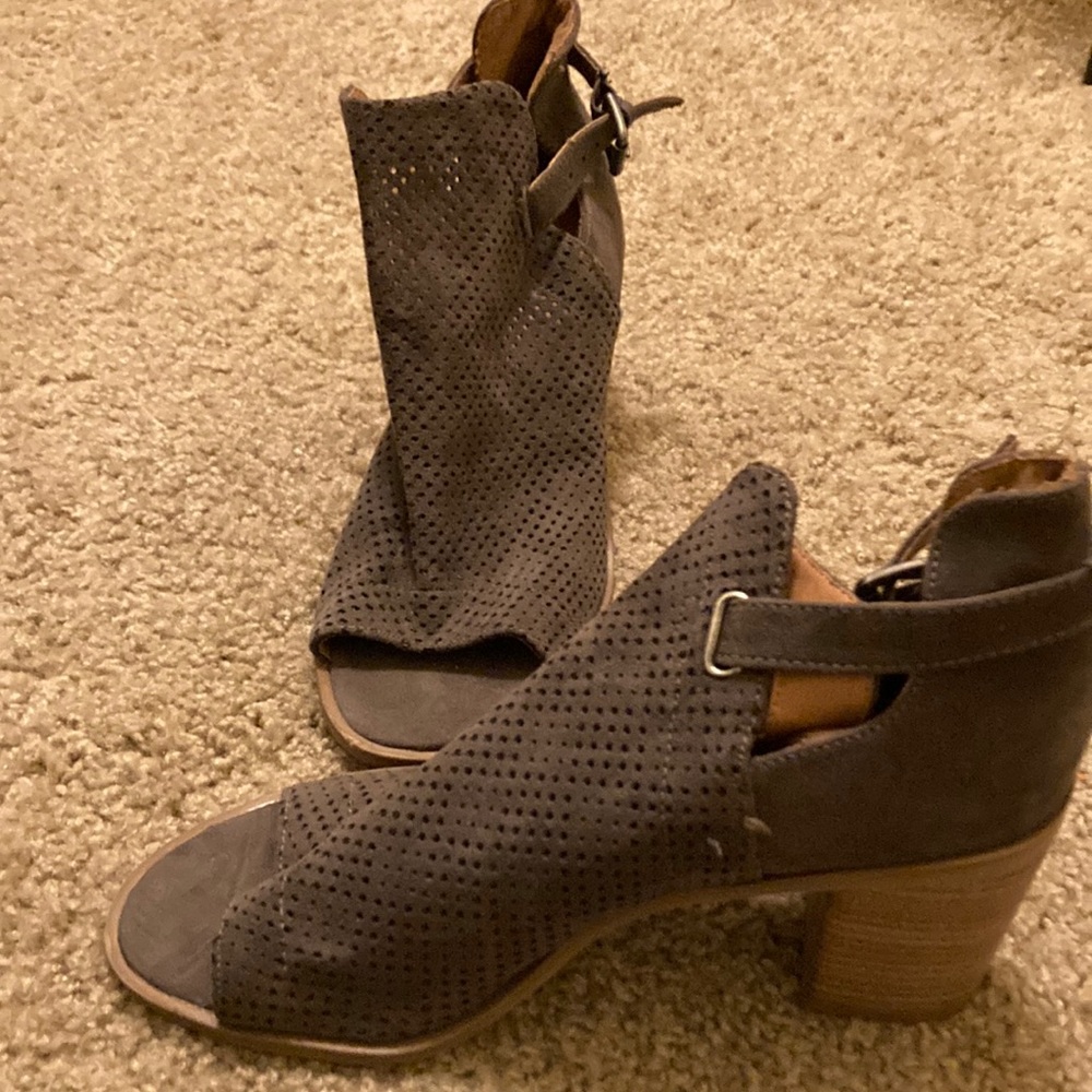 Never worn heels